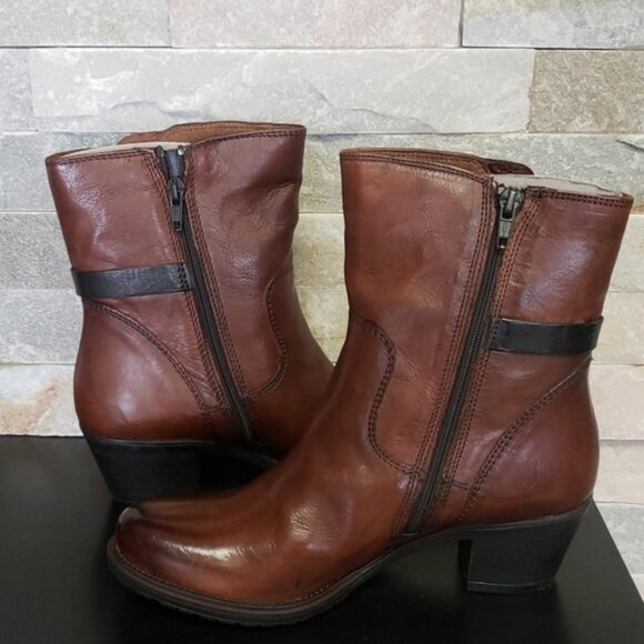 Clarks Women's Maymie Skye Boot (H108-20) - Picture 3 of 9